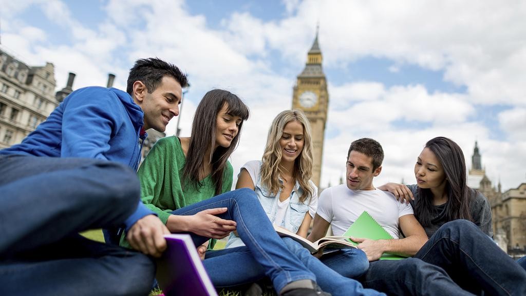 英国考虑提高赴英留学门槛 以削减留学生签证数量_图1-1