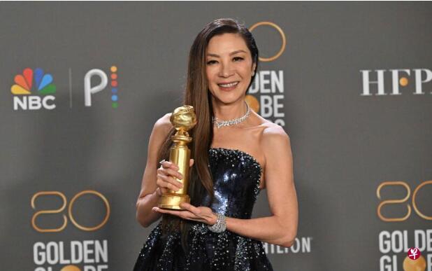 马来西亚华裔女星杨紫琼凭借在《妈的多重宇宙》（Everything Everywhere All at Once）中的演出，获得第80届金球奖（Golden Globe Awards）音乐或喜剧类影后。