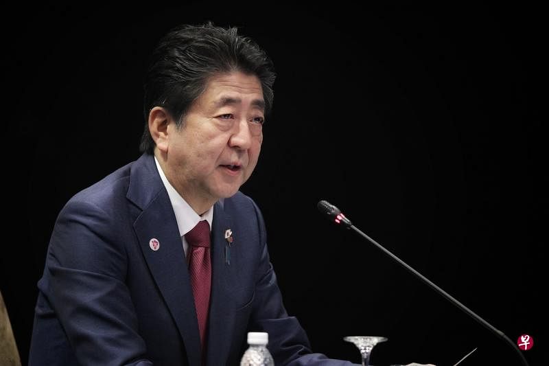 日本前首相安倍晋三在奈良市发表街头演说遭可疑男子背后袭击。（档案照） 