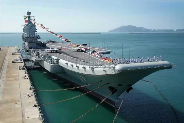 山东舰航母编队被曝展开首次西太平洋训练_图1-1